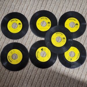 Set of Peter Pan Records Vinyls 45